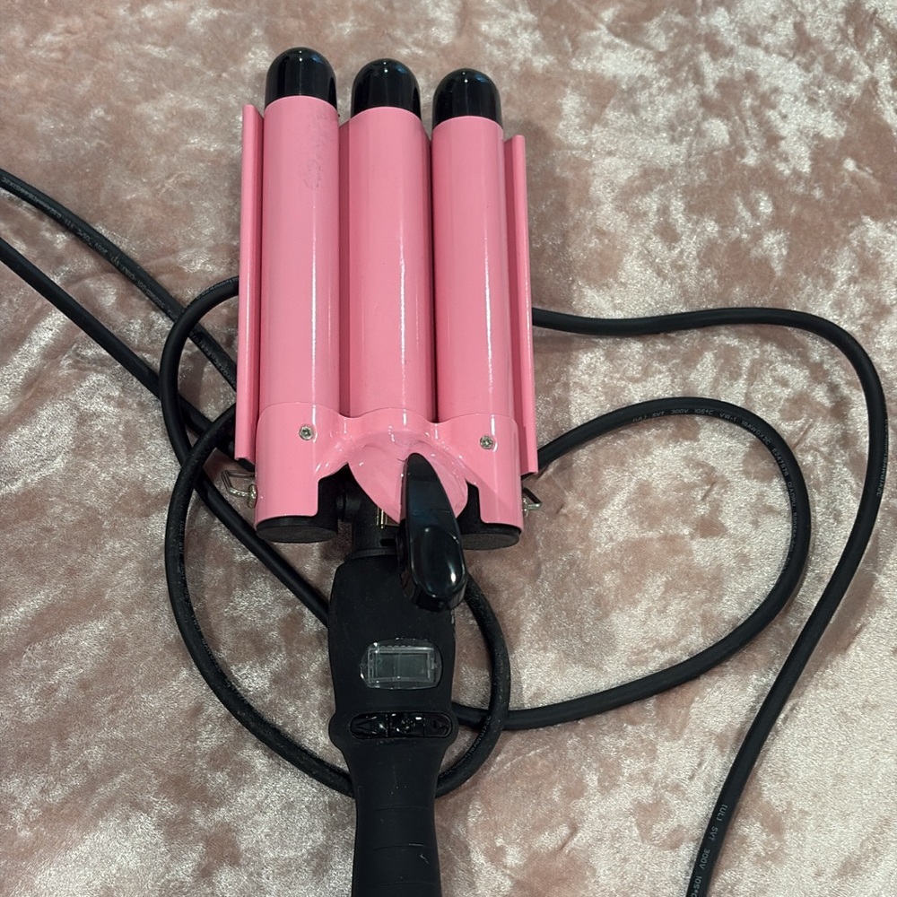 Pink Triple Barrel Hair waver